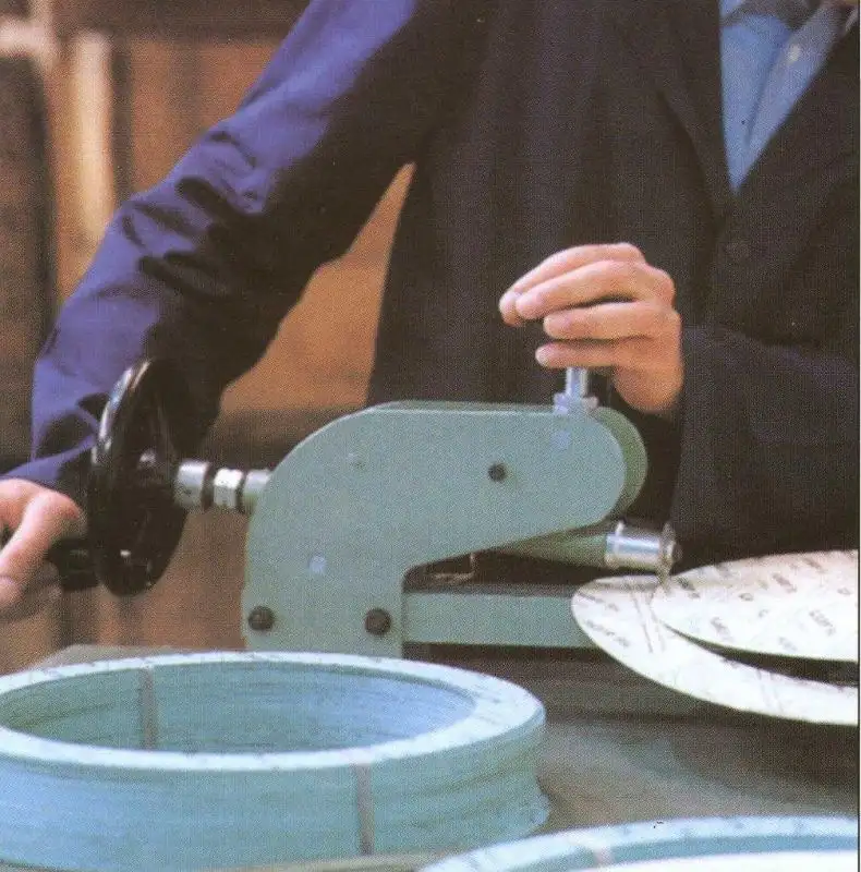 Machine pour la d�coupe manuelle des joints � Lille dans les Hauts-de-France